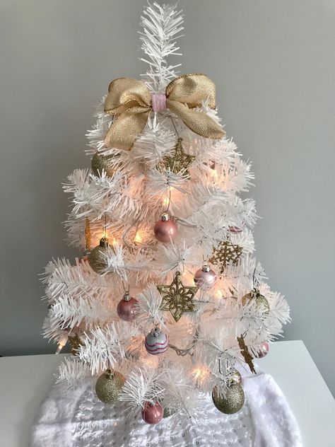 Mini Pink Christmas Tree, Decoraciones Aesthetic, Pink And Gold Christmas Tree, Christmas Tree Decorated, Tree House Diy, Believe Christmas, On Cloud Nine, Christmas Activities For Kids, Cultural Celebration