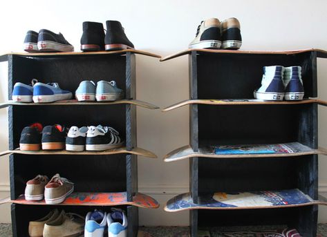 DIY Skateboard Shelves Shoe Rack Models, Skateboard Shelves, Making Shelves, Skateboard Room, Skateboard Furniture, Skateboard Decor, Burger Design, Diy Shoe Rack, Diy Shoe