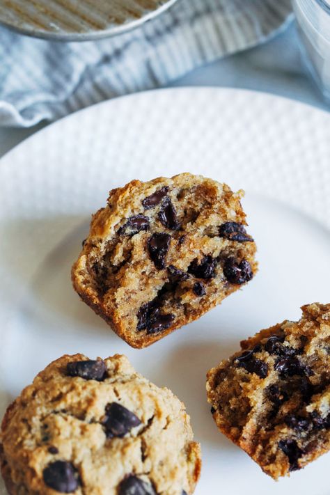 Cassava Flour Chocolate Chip Banana Muffins- all you need is just 10 ingredients to make these naturally sweetened muffins. No one will ever guess they are grain-free! Cassava Muffins, Cassava Flour Recipes, Chocolate Chip Banana Muffins, Paleo Banana, Chocolate Chip Banana, Banana Chocolate Chip Muffins, Cassava Flour, Homemade Tortillas, Dairy Free Chocolate