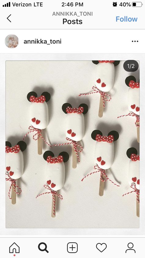 Minnie Cakesicles, Minnie Mouse Cakesicles, Mickey Mouse Cakesicles, Cake Pops Chocolate, Popsicles Cake, Ice Cream Cake Pops, Chocolate Covered Desserts, Minnie Mouse Birthday Party Decorations, Cake Pop Designs