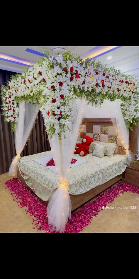 1st Night Bedroom Decoration, Room Decor For Newly Wed Couple, Bed Flower Decoration Wedding, Suhagrat Night Room, Wedding 1st Night Room Decoration, Romantic Bedroom Ideas For Couples Decoration, Wedding Night Room Decorations Romantic, Wedding Night Bedroom, Bridal Room Decor