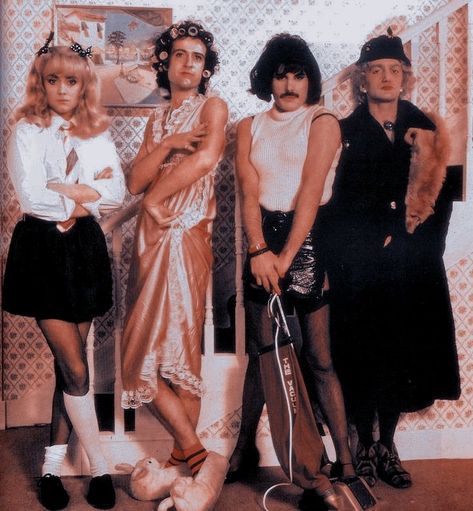 I Want To Break Free, Queen Humor, Find Aesthetic, Band Outfits, Freddy Mercury, Queen Photos, Queen Pictures, Queen Freddie Mercury, John Deacon