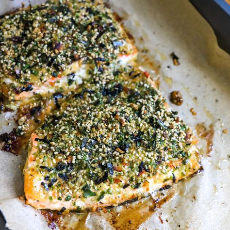 Furikake Salmon Furikake Salmon Recipe, Panko Salmon, Furikake Salmon, Crunchy Baby, Weekly Recipes, Wild Caught Salmon, Salmon Dinner, Salmon Filet, Sauteed Spinach