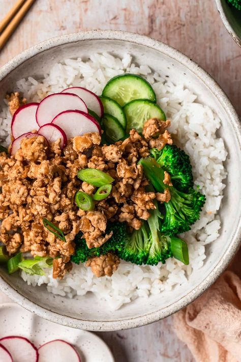 These delicious Asian ground Chicken rice bowls are the best easy weeknight dinner. They are so full of flavor and filled with all of the nutrients we need for a balanced meal! Asian Recipes With Ground Chicken, Healthy Asian Rice Bowls, Ground Chicken Recipes Healthy Skillet, Korean Ground Chicken, Asian Ground Chicken Recipes, Ground Chicken And Rice Recipes, Chicken Rice Bowls Healthy, Ground Chicken Salad, Ground Chicken Bowls