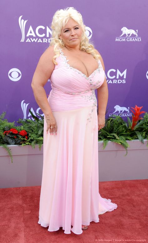 Beth Chapman - Dog the Bounty Hunter DENIELLE LYNN TWISS DOG THE BOUNTY HUNTER Beth The Bounty Hunter, Beth Chapman, Hunters Wife, Dog The Bounty Hunter, Bounty Hunter, Reality Tv, Sleeveless Formal Dress, One Shoulder Formal Dress, Celebrity Style