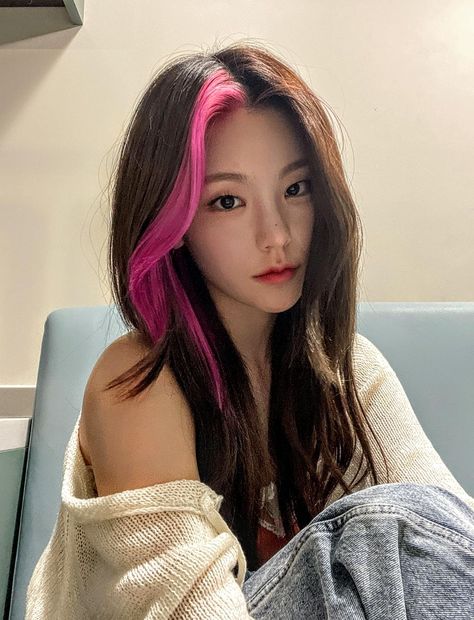 Cool Hair Designs, Hair Color Underneath, Hwang Yeji, Pretty Hair Color, Itzy Yeji, Haircuts For Medium Hair, Haircuts Straight Hair, Hair Dye Colors, Orange Hair