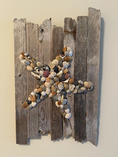 Seashell Art Diy, Beach Themed Crafts, Kitchen Ideas Gray, Home Decor Wallpaper, Art Coquillage, Driftwood Art Diy, Seashell Projects, Seashell Wall Art, Shells Diy