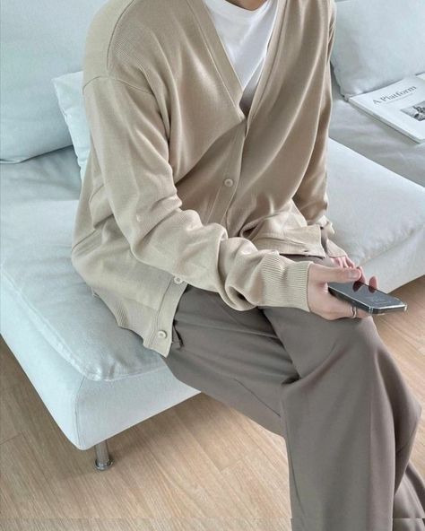 Elegant Mens Fashion, Soft Fashion Men, Men Feminine Fashion, Feminine Male Outfits, Clueless Outfits, Beige Outfit, Outfit Vintage, Street Style Outfits Men, Men Stylish Dress