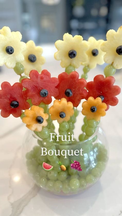 If you are hosting this spring or summer, this fruit bouquet is the perfect way to serve your fruit. 🍉 🍍 All you need is watermelon… | Instagram Fun Fruit Skewers, Individual Fruit Serving Ideas, 2nd Birthday Fruit Theme, Flower Fruit Kabobs, How To Make Fruit Flowers, Fruit Centerpieces For Tables, Diy Fruit Arrangement, Watermelon Food Art, Aesthetic Fruit Platter