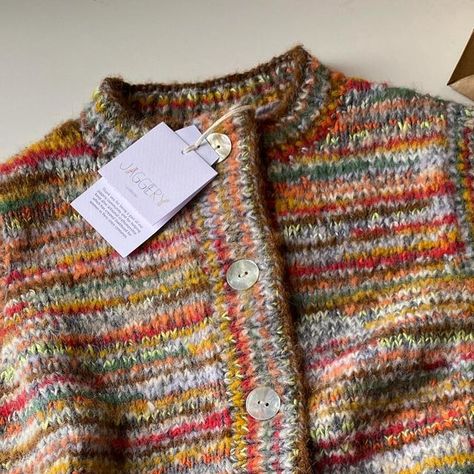 JAGGERY London on Instagram: "coming for autumn 🍂 confetti vest cardigan   these will knitted in Peru over summer and will be ready to launch in October" Oversized Knitted Vest Outfit, Autumn Vest Outfit, Fall Knitted Cardigan, Knitting Easy Projects, Knit Cardigan Pattern Free, Toast Fashion, Knit And Purl Patterns, Autumn Sewing, Fun Cardigan