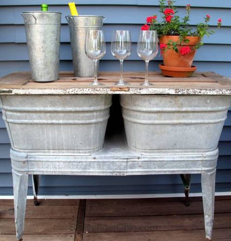 Recycled Wash tubs and Old Door Side Table. I love this simple and clever idea! Old Wash Tub Ideas Front Porches, Old Wash Tub Ideas, Industrial Vintage Decor, Vintage Coastal Decor, Galvanized Wash Tub, Chic Cottage Decor, Galvanized Buckets, Galvanized Tub, Tub Ideas