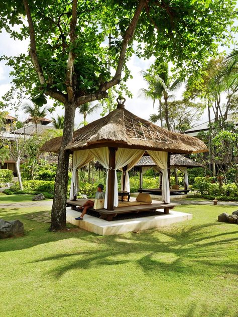 A TRANQUIL MOMENT AT THE SEMINYAK BEACH RESORT