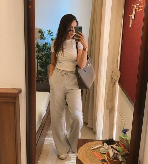 Travel Look Outfits Indian, Hostel Outfit, Mostly Sane Outfits, Indian College Fits, Casual College Outfits Summer Indian, Mostlysane Outfits, Daily College Outfits Indian, Everyday College Outfits Summer, Casual College Outfits Indian