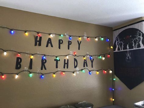 No One Came To This Kids ‘Stranger Things’ Birthday Party And Here’s How Millie Bobby Brown Reacted | Bored Panda Stranger Things Birthday Party, Stranger Things Birthday, Stranger Things Jonathan, Stranger Things Theme, Jim Hopper, Stranger Things Costume, Stranger Things Halloween, David Harbour, Stranger Things Kids