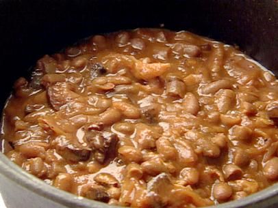 Canadian Baked Beans, Easy Baked Beans, Baked Beans Recipe, Boston Baked Beans, Baked Bean Recipes, Pork N Beans, French Canadian, Beans Recipe, Ree Drummond