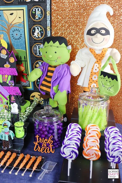 Halloween Candy Buffet Halloween Candy Buffet Table, Trick Or Treat Table Ideas, Halloween Trick Or Treat Table, Treat Table Ideas, Trick Or Treat Table, Disney Halloween Diy, Halloween Candy Table, Halloween Buffet Table, Halloween Candy Buffet