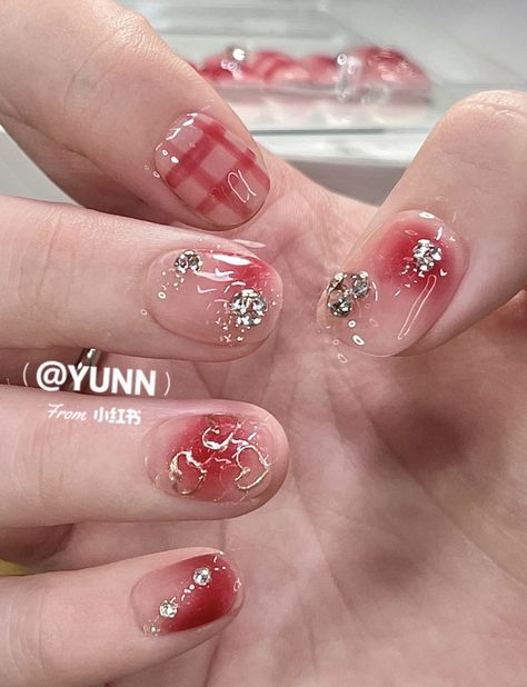 Short Chinese Nails, Douyin Short Nails, Red Douyin Nails, Douyin Nails Short, Short Nails Aesthetic, Chinese Nail Art, Nails Chinese, Chinese Nails, Korean Nail Art