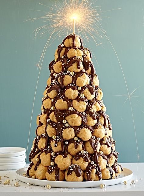 Crocombuche Cake, Profiterole Tower, Mini Cream Puff, Chocolate Cream Puff, Profiterole, Edible Decorations, Party Food Buffet, Baking Basics, Christmas Entertaining