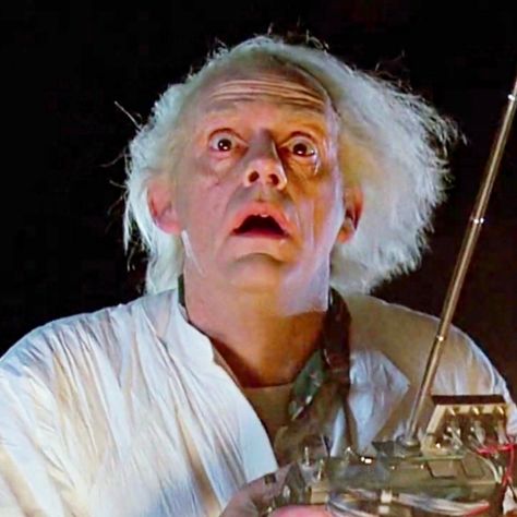 Christopher Lloyd in "Back to the Future" (1985) Christopher Lloyd, Kings Movie, Stephen King Novels, Stephen King Movies, Doc Brown, Riley Keough, Sci Fi Shows, Batman Begins, Movie Facts