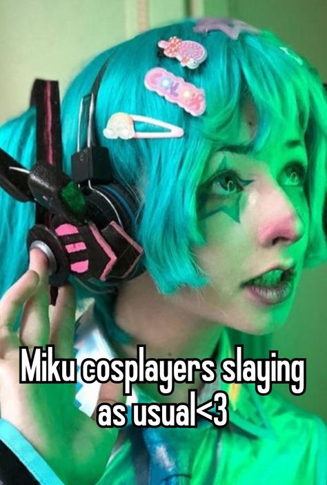 Miku Cosplay Outfits, Miku Short Hair, Miku Cosplay Makeup, Male Miku, Miku Makeup, Cursed Miku, Halloween Miku, Hatsune Miku Costume, Giffany Gravity Falls