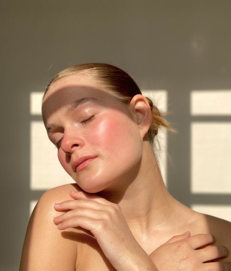 Glowy skin I natural glow I natural makeup I brushed brows I sleek bun I blush Blush Glowy Makeup, Glowy Blush, Dewy Summer Makeup, Lookbook Shoot, Glow Photos, Pale Skin Makeup, Becoming A Makeup Artist, Pale Makeup, Summer Makeup Looks