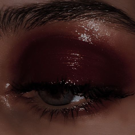 Burgundy Girl Aesthetic, Cherry Coded, Moodboard Pics, Red Eyeshadow Palette, Maroon Aesthetic, Burgundy Aesthetic, Burgundy Eyeshadow, Burgundy Makeup, Red Eyeshadow