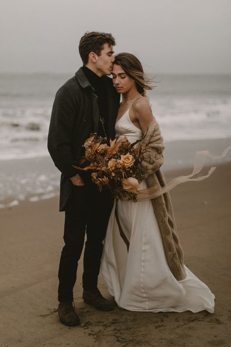 Moody wedding inspiration on a Maine Coast beach | Image by Jamie Mercurio Photography Maine Coast Wedding, Beautiful Beach Wedding, Maine Coast, Beach Wedding Photos, Beach Images, Moody Wedding, Wedding Photography Tips, Wedding Boho, Coast Wedding