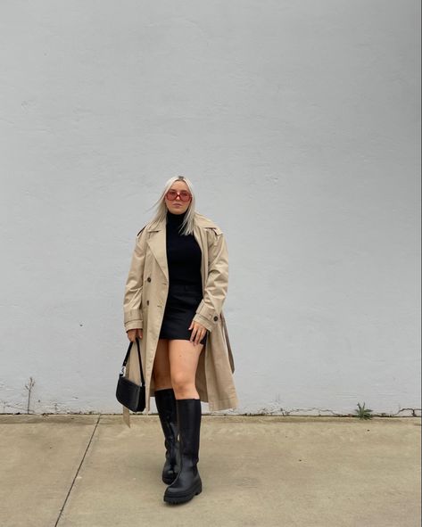 chic minimal 70s parisian style trench coat combat boot outfit ideas Boot Outfit Ideas, Winter Mini Skirts, Style Trench Coat, Combat Boot Outfit, 70s Sunglasses, Mini Skirt Style, Trench Coat Style, Classic Trench Coat, Platypus