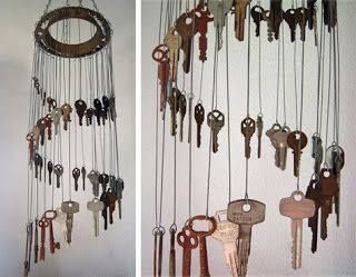 Wind chime of keys... the directions with this assumed you knew something about "how to", which wasn't much use to me! I googled and found this you-tube instructional video: http://eco-friendly.wonderhowto.com/how-to/make-eco-friendly-windchime-out-keys-249721/ Carillons Diy, Key Crafts, Hantverk Diy, Koti Diy, Old Key, Old Keys, Diy Wind Chimes, Keys Art, Crafty Craft