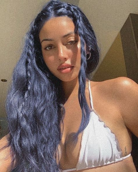 Dark Denim Hair, Blue Hair On Tan Skin, Black Women Blue Hair, Navy Blue Hair Aesthetic, Dark Blue Hair Aesthetic, Navy Hair Color, Blue Hair Girl Aesthetic, Midnight Dark Blue Hair, Black Blue Hair Color