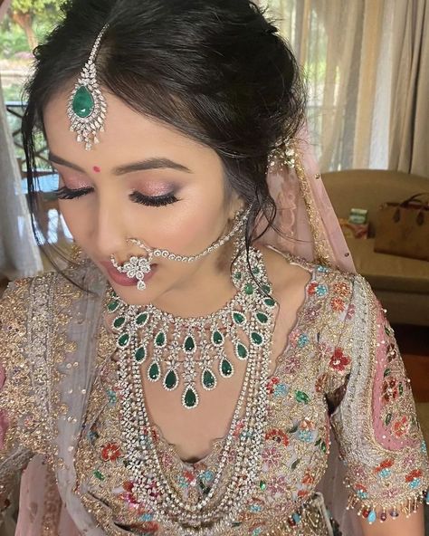 Monochromatic Makeup Looks, Makeup Creative, Lehenga Jewellery, Latest Bridal Lehenga, Couple Wedding Dress, Indian Bridal Jewellery, Bridal Jewellery Design, Indian Bridal Dress, Bridal Makeup Looks