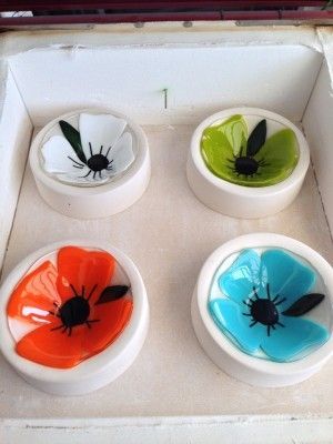 Fused Glass Projects, Glass Slumping, Flower Cups, Make A Candle, Fused Glass Flower, Paper Baskets, Paper Garlands, Become Beautiful, Altoids Tin