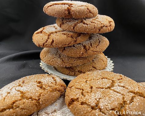 Olla-Podrida: Copycat Starbucks Ginger Molasses Cookies Starbucks Ginger Molasses Cookies, Ginger Cookie Recipes, Ginger Molasses, Copycat Starbucks, Ginger Molasses Cookies, Copycat Starbucks Recipes, Molasses Cookies, Ginger Snap Cookies, Starbucks Copycat