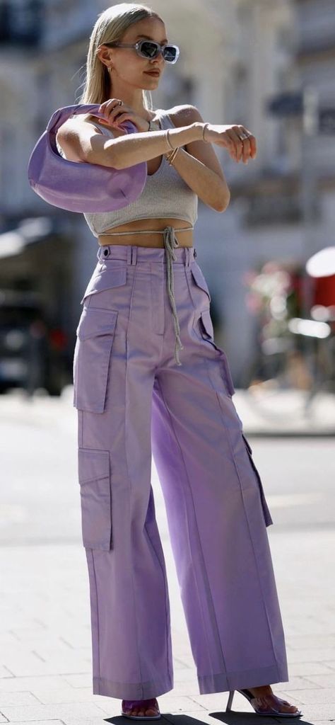 Outfit Ideas Cargo, Leonie Hanne, Purple Shades, Mix Style, Street Style Chic, Purple Fashion, Mixing Prints, City Chic, Shades Of Purple