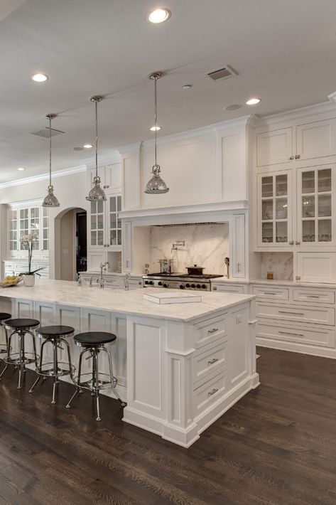 The right storage is key to a free-of-clutter kitchen space. Stove Cove, Luxury White Kitchen Design, Luxury White Kitchen, Off White Kitchen Cabinets, Cabinet Layout, Arched Doorway, Interior Remodeling, Hallway Entry, Visual Balance