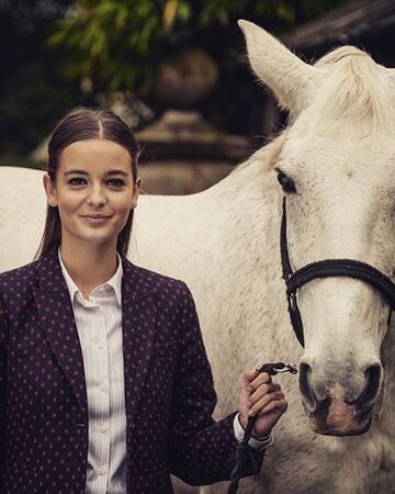 Free Rein Season 2, Free Rein Tv Show, Horse Movies, Show Jumping Horses, Cute Horse Pictures, Free Rein, Bird Girl, English Horse, Disney Background