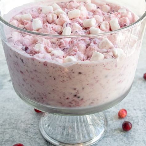 Cranberry Cheesecake Fluff, Easy Cranberry Fluff, Cranberry Fluff Salad, Fresh Cranberry Salad, Marshmallow Salad, Cheesecake Fluff, Cranberry Fluff, Daycare Meals, Peppermint Meringues