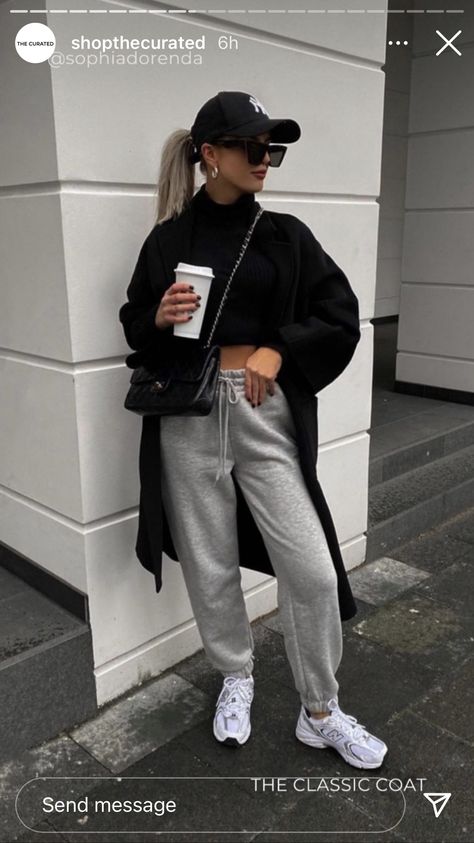 Grey Sweatpants Outfit Cold Weather, Grey Joggers Outfit Winter, Winter Athleisure Gray Joggers, Sweats Outfit Winter, Sporty Gray Winter Joggers, Oversized Gray Winter Sweats, Jogger Pants Outfit Winter, Grey Sweats Outfit, Texas Winter