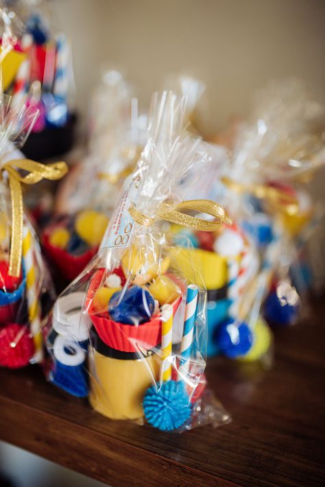 Sonic Party Favor Ideas, Sonic Rice Krispie Treats, Sonic Birthday Party Favors, Sonic The Hedgehog Birthday Party Favors, Sonic The Hedgehog Food Ideas, Sonic And Friends Cake, Sonic Goodie Bag Ideas, Sonic The Hedgehog Party Favors, Sonic Themed Birthday Party