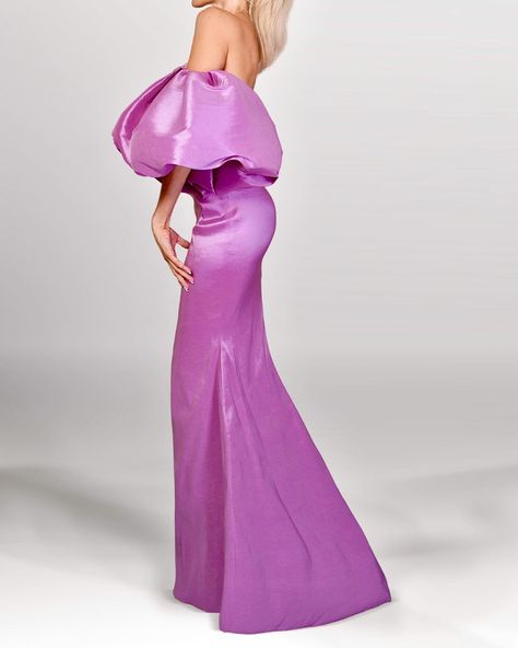 DIANA IN LILAC… 💜💓Mologoko Couture EXCLUSIVE limited edition. #diana 2 in ONE Evening Dress Set. #outfit Made to order in house, Reston, VA. Discover the perfect solution with our versatile 2-piece assembly DIANA Gown Set! This stunning ensemble includes a long corseted dress, and stylish puffy sleeves. Whether you want to make a grand entrance or dance the night away, this gown set is designed for both elegance and comfort. #redcarpet #redcarpetfashion #celebritystyle #ballgown #promdre... Diana Gown, Date Night Fashion, Dresses Date Night, Kids Couture, Corsets And Bustiers, Football Outfits, Formal Gown, Grand Entrance, Puffy Sleeves