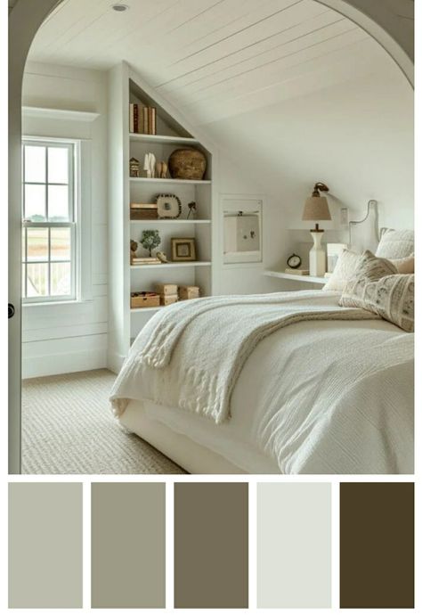 American Classic Bedroom, Cape Cod Bedroom Ideas, Cape House Interior Design, Cape Cod Interiors, Weathered Wood Furniture, Mid Century Beach House, Cape Cod Bedroom, Cape Cod Decor, Lake House Bedroom