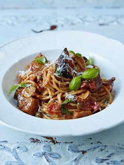 Sicilian spaghetti alla Norma | Jamie Oliver - Whole wheat spaghetti // Aubergines Sicilian Spaghetti, Spaghetti Alla Norma, Pasta Alla Norma, Italian Pasta Dishes, Basil Recipes, Jamie Oliver Recipes, Sicilian Recipes, Spaghetti Recipes, Italian Pasta