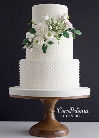 Wedding cake with dots and sugar flowers. ©Coco Paloma Desserts. Wedding Cake Buttercream Flowers, Ivy Wedding, Wedding Cake Greenery, Wedding Cake With Flowers, Cake With Flowers, Wood Cake Stand, Classic Wedding Cake, Buttercream Cakes, Buttercream Wedding Cake