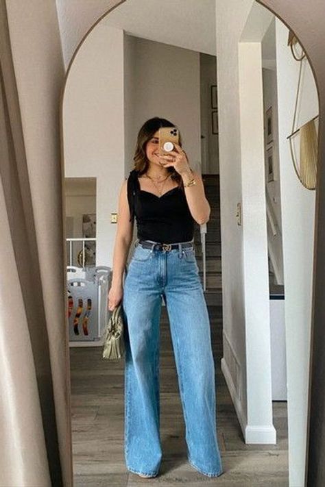 Flare Jeans Crop Top Outfit, Going Out Outfits Night Jeans, Datenight Casual Outfit, Causal Night Out Outfits For Women, Dinner Tops Outfit, Cami Jeans Outfit, Friday Night Casual Outfit, Denim Dinner Outfit, Going Out Spring Outfits Night