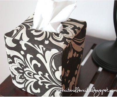 tissue box cover to make with scrap fabric...love this fabric! Box Covers Diy, Diy Tissue Box Cover, Kleenex Box Cover, Kleenex Box, Tissue Box Cover, Sewing Gifts, Fabric Projects, Tissue Box Covers, Tissue Box