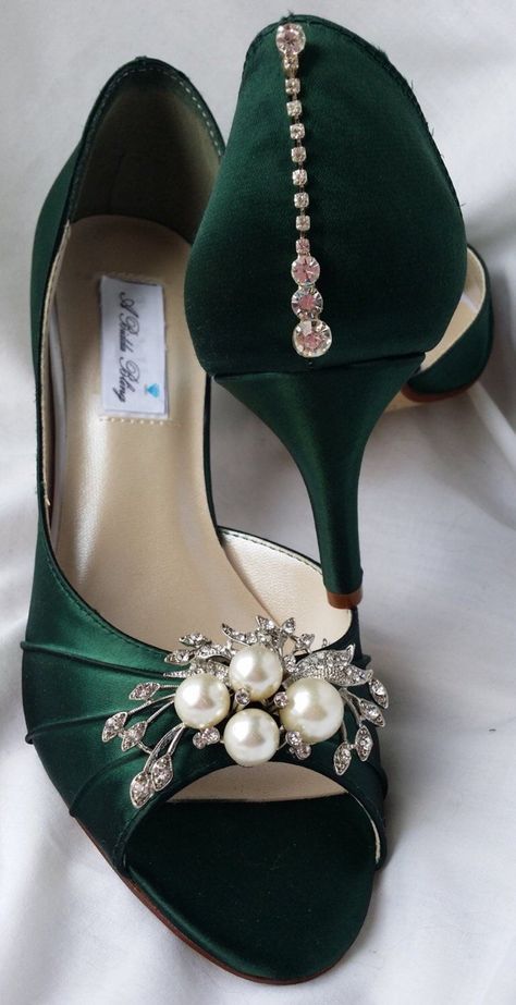 Green Bridal Shoes, Hunter Green Wedding, Dark Green Wedding, Green Wedding Dresses, How To Dye Shoes, Green Themed Wedding, Emerald Green Weddings, Dr Shoes, Wedding Boots