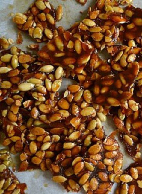 Pumpkin Seed Brittle, Make Your Own Candy, Shabbat Recipes, Paleo Granola, Diy Dessert, Kosher Cooking, Pumpkin Seed Recipes, Brittle Recipes, Idea For Halloween