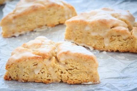 Vanilla+Scones+Recipe Soft Flatbread Recipe, Vanilla Scones, How To Make Scones, Scones Recipe, Scone Recipe, Vanilla Flavoring, Muffin Recipes, Rice Krispie Treat, Brunch Recipes