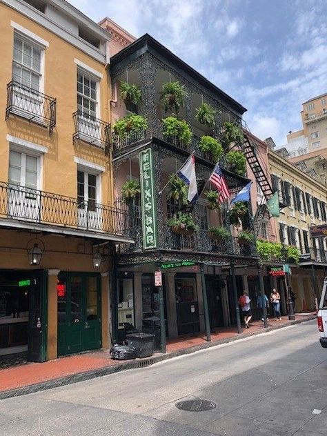 New Orleans buildings have beautiful architecture including the famous balconies. This is a couples guide on where to stay, eat and what to do around NOLA #neworleans #travel #NOLA New Orleans With Kids, New Orleans Architecture, French Balcony, Visit New Orleans, New Orleans French Quarter, New Orleans Homes, Sims Ideas, Garden District, Willow Creek