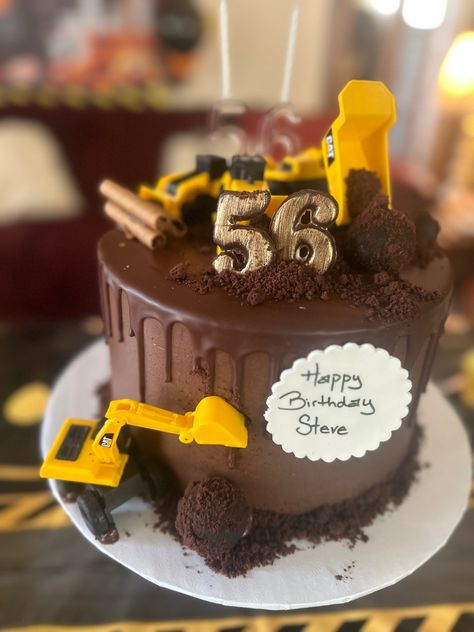 Tonka Truck Cake, Construction Theme Cake, Bolo Hot Wheels, Construction Theme Birthday, Digger Cake, Construction Birthday Cake, Truck Birthday Cakes, Construction Theme Birthday Party, Construction Cake